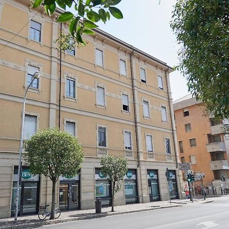 Casa Vacanze Sma93 Apartment Monza Luaran gambar